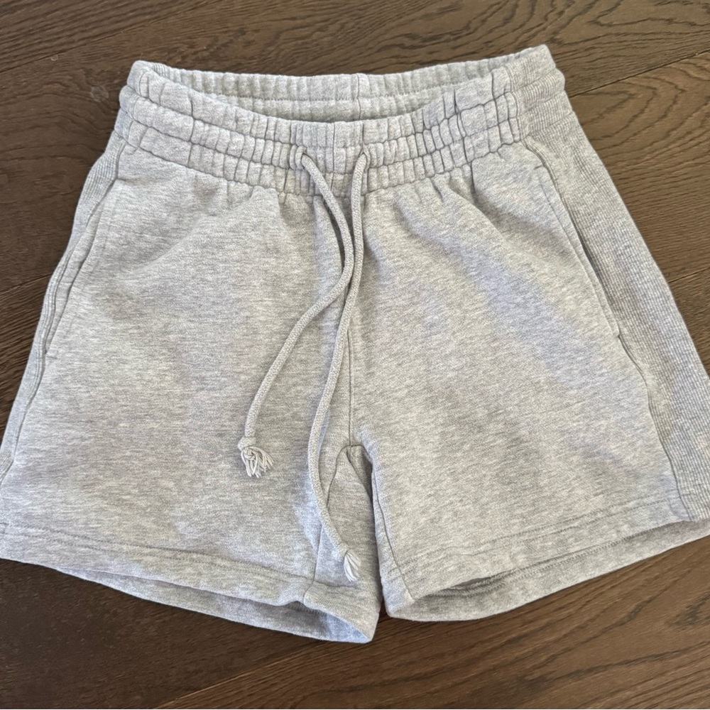 Aritzia TNA Light Cozy fleece boyfriend fit Gray  Drawstring Shorts size XXS